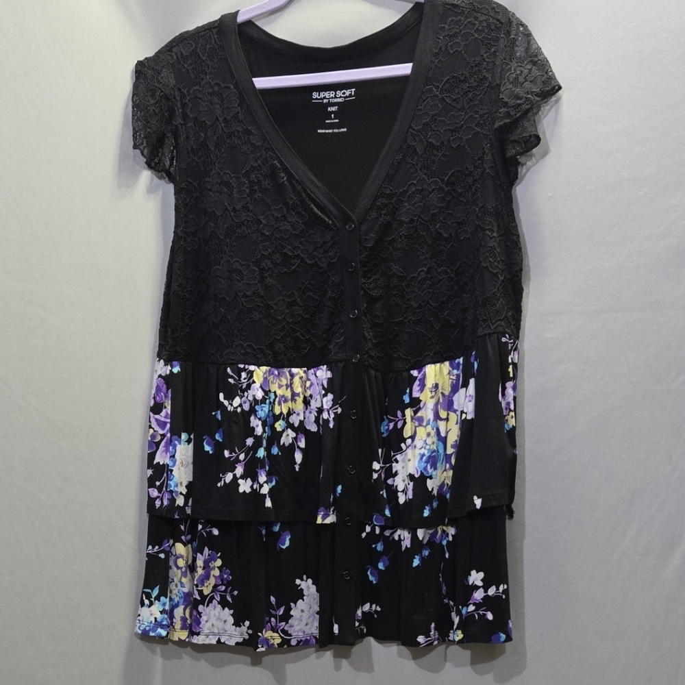 Womens NWT Plus Torrid Size 1 Black Lace & Floral Tunic
